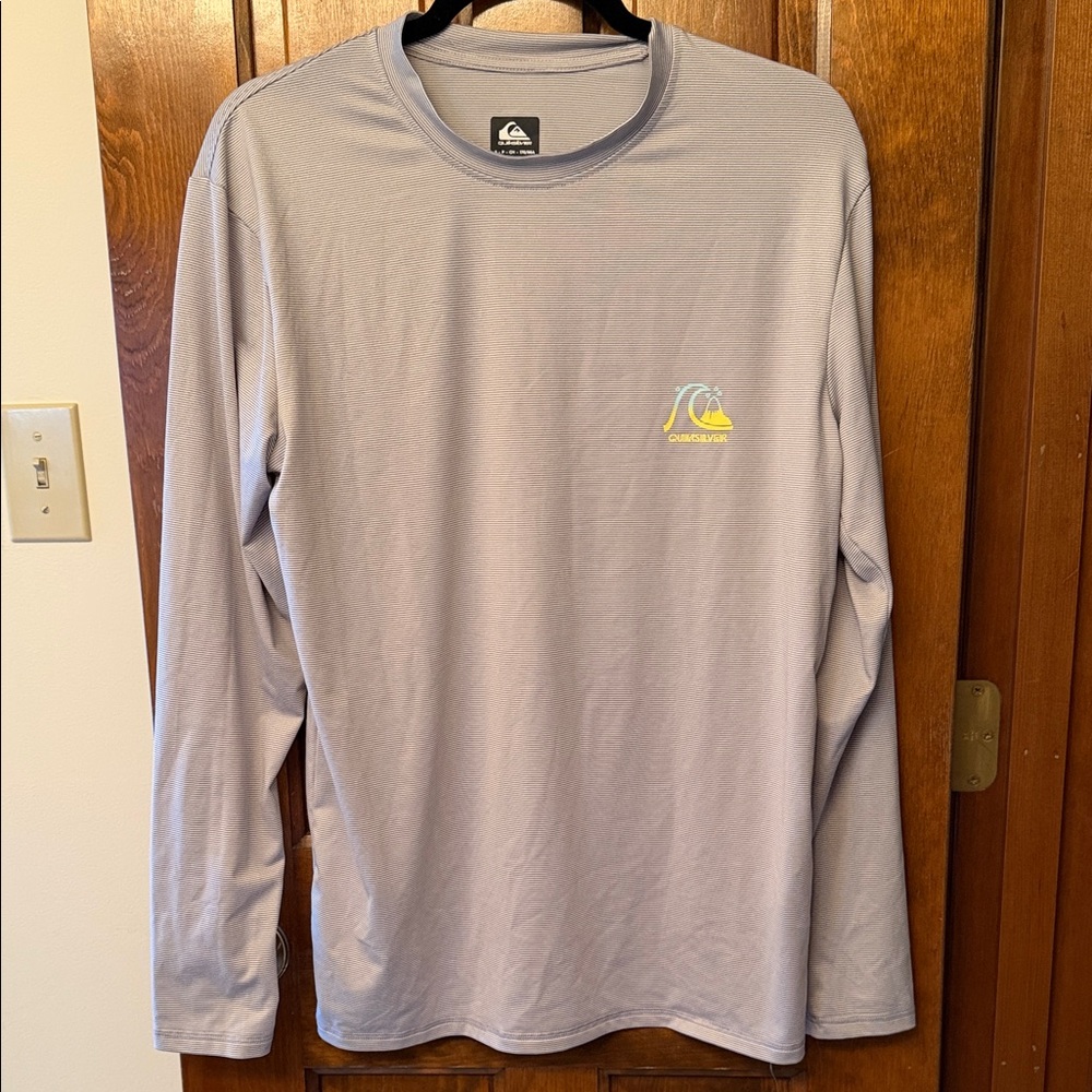 EUC Quiksilver Men's Light Gray White Long Sleeve Rash Guard Sun Shirt UPF